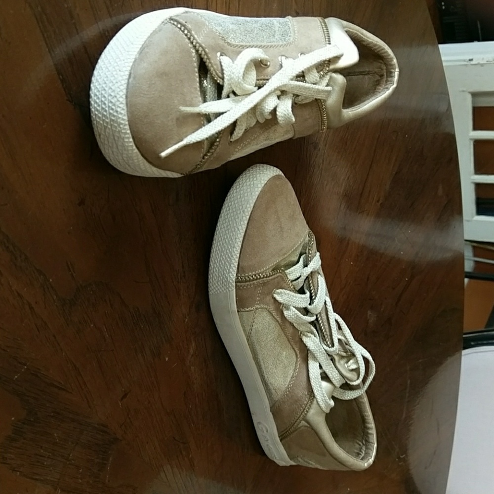 Tennis, gently worn